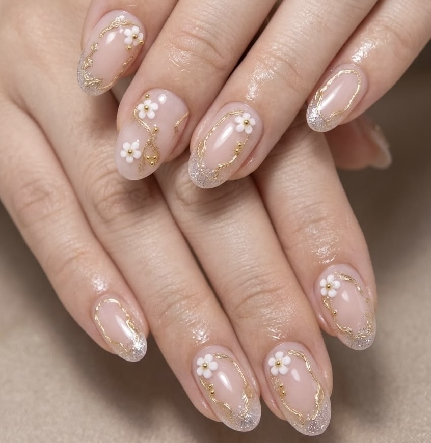 Short round nails featuring a sheer translucent base coated with a hyper-glossy glazed donut chrome finish for summer.